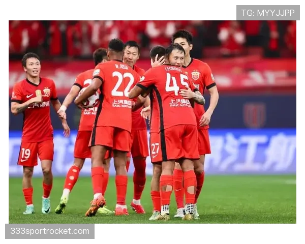 上海海港近阶段在联赛中的阵容轮换与攻防效率，影响了球队战绩的稳定性。